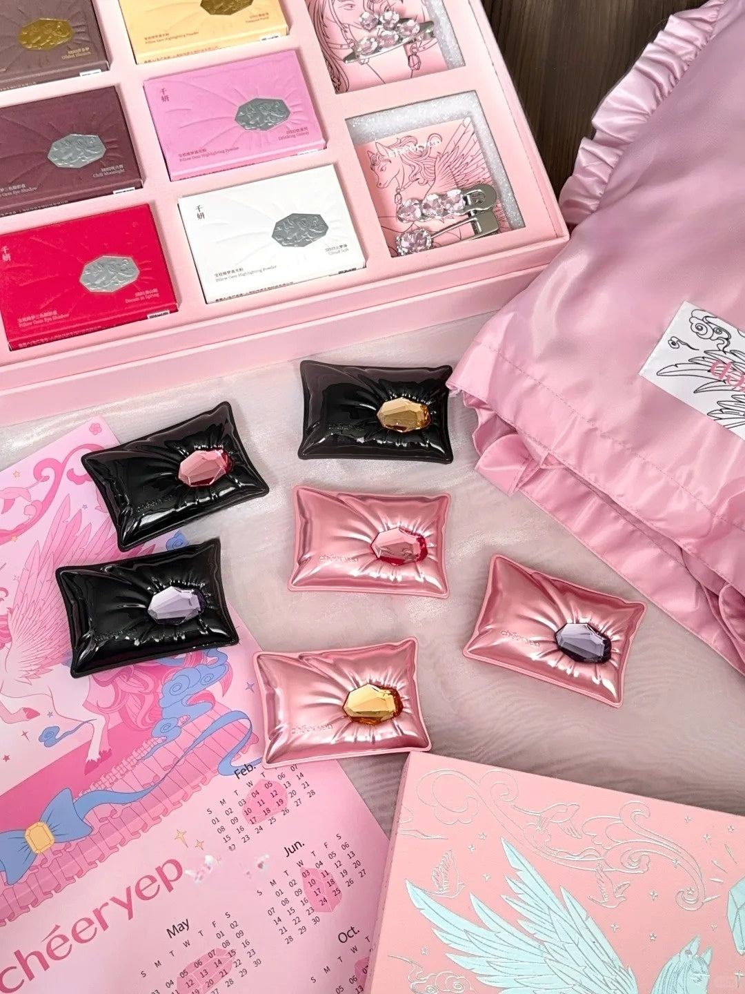 QianYan Pillow Gem Collection Highlighter & Eyeshadow Palette T5549