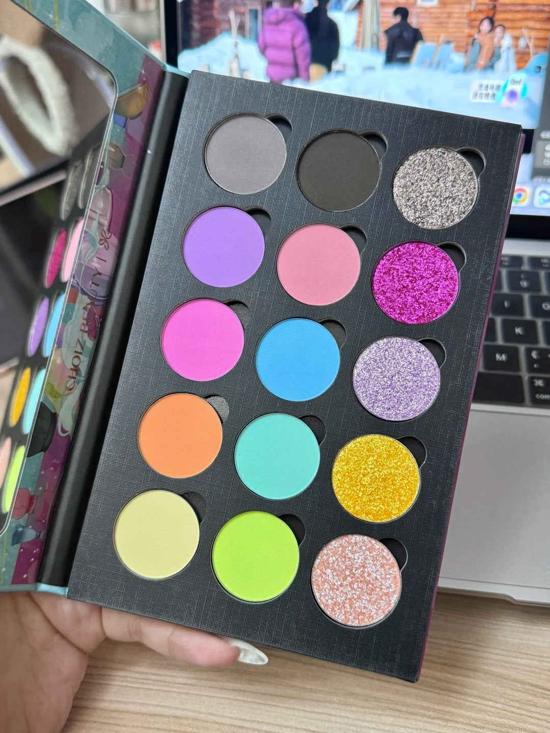 CHOIZ BEAUTY 15-color Porcelain Glazes Eyeshadow Palette T5728