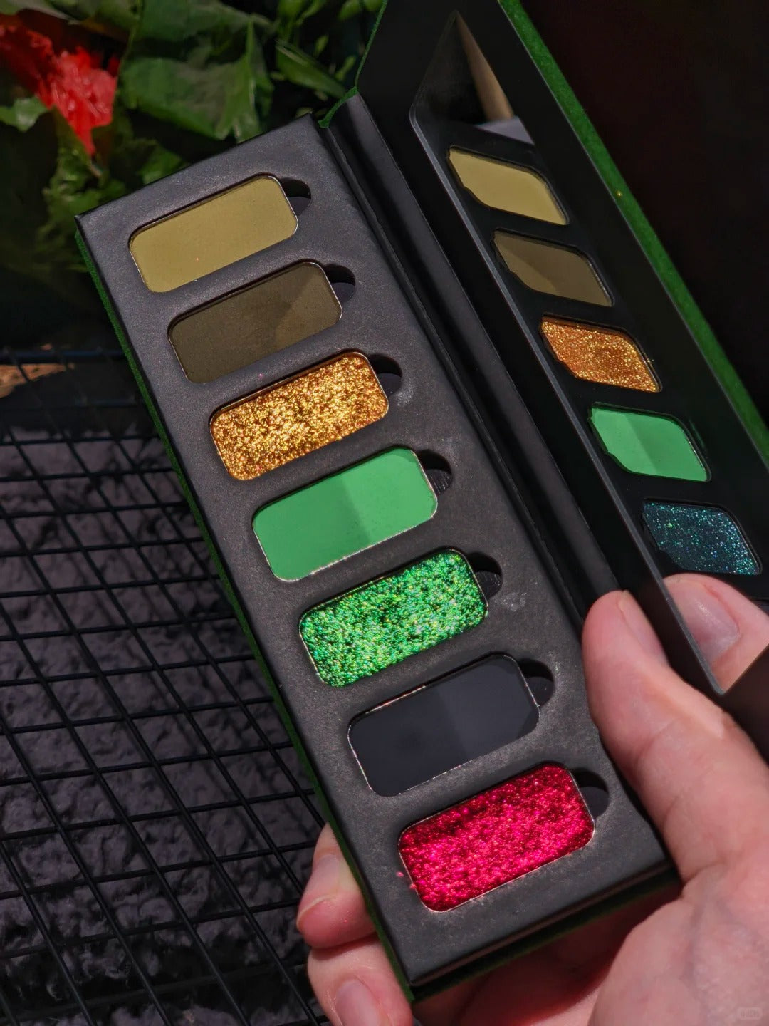YIZHI Cloud Garden Collection Chameleon Eyeshadow Palette #End of Year T5491