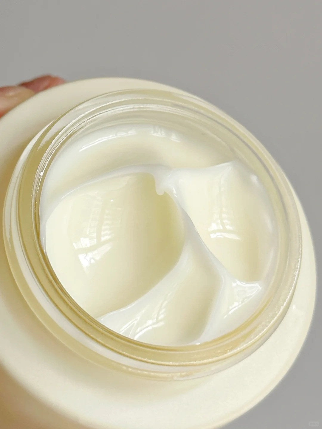 GUYU Aurora Licorice Whitening Luminosity Essence Facial Cream T4374