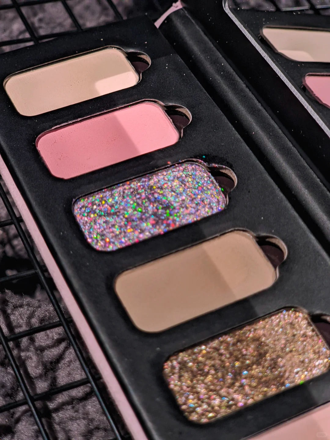 YIZHI Cloud Garden Collection Chameleon Eyeshadow Palette #Nine Spring T5492