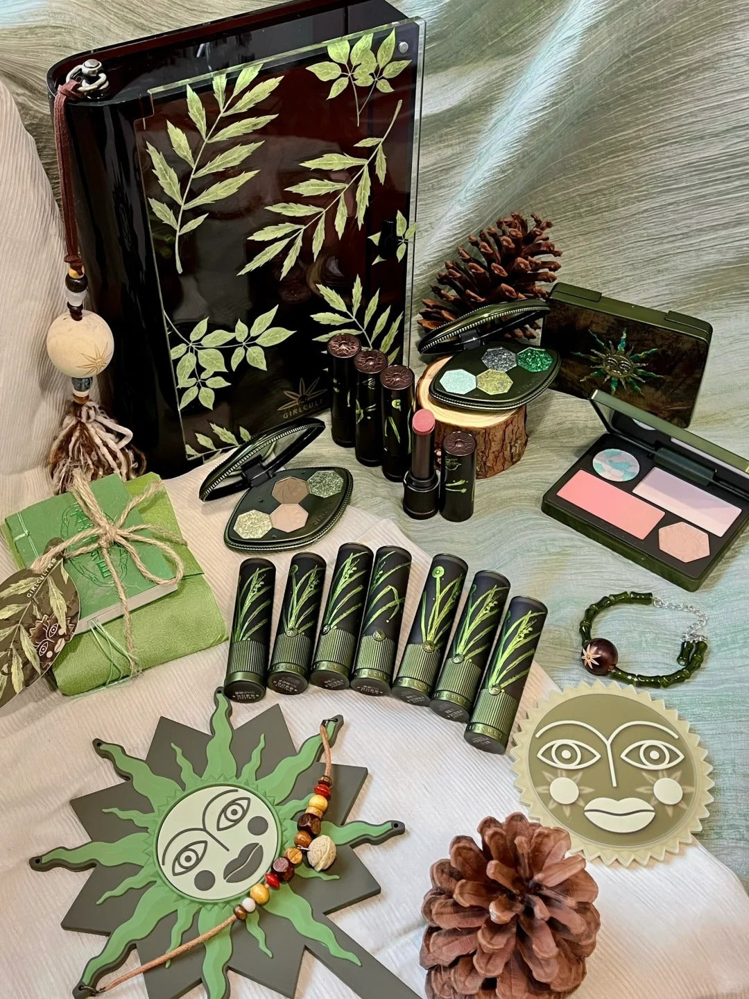 Girlcult Compendium of Materia Medica Collection Makeup Gift Box T4485