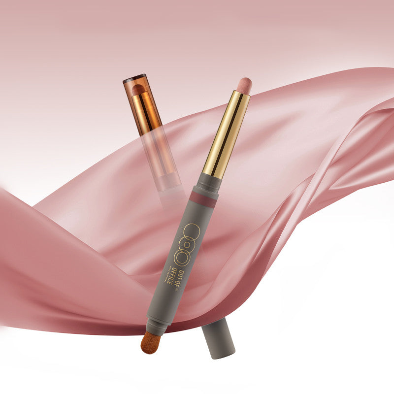 قلم ظلال العيون مزدوج الأطراف ناعم كالحرير من ماركة OUT-OFFICE T3757