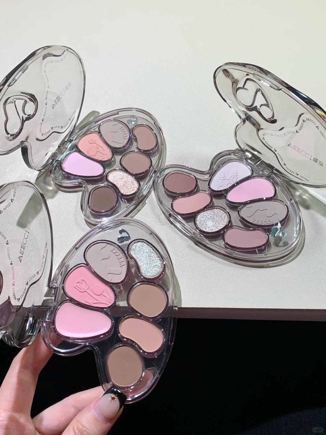 VEECCI Great Artist 7-color Long-wear Multi-use Eyeshadow Palette T4514