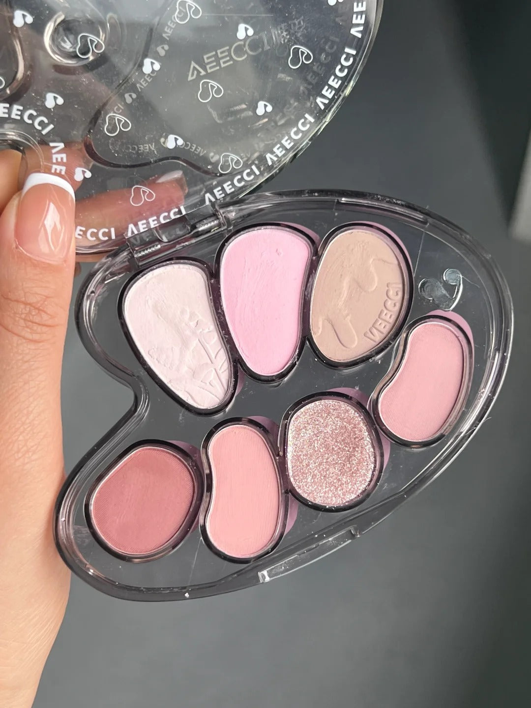 VEECCI Great Artist 7-color Long-wear Multi-use Eyeshadow Palette