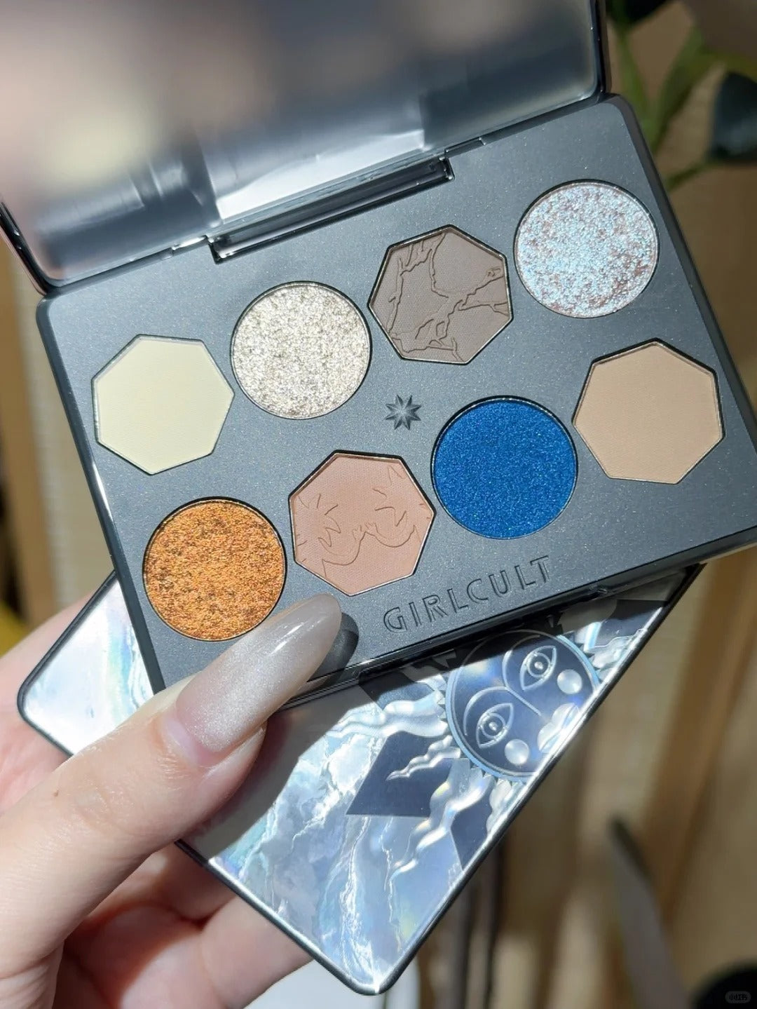 Girlcult Miao Witch Collection 8-Color Chameleon Eyeshadow Palette T4190