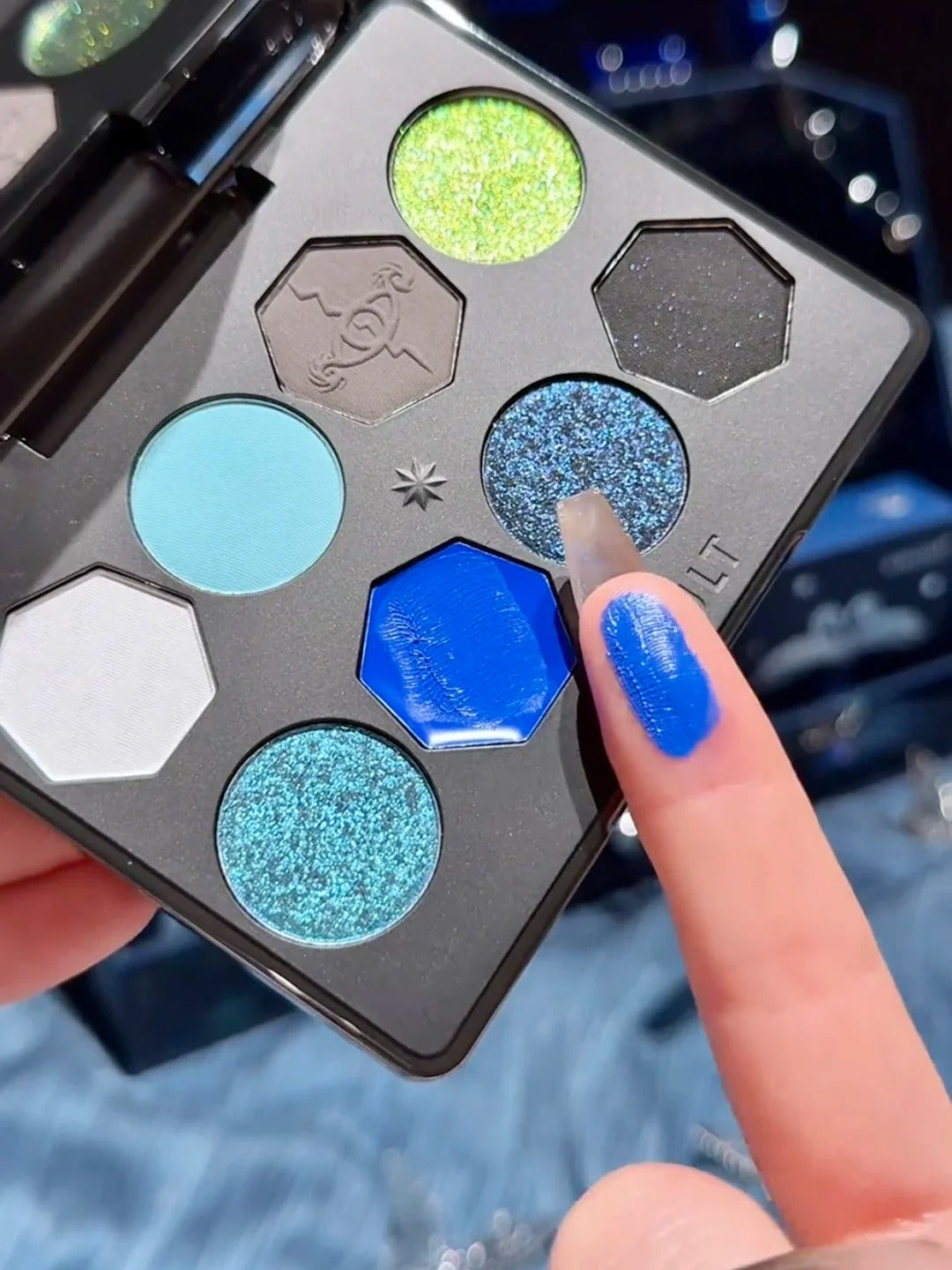Girlcult Miao Witch Collection 8-Color Chameleon Eyeshadow Palette T4190