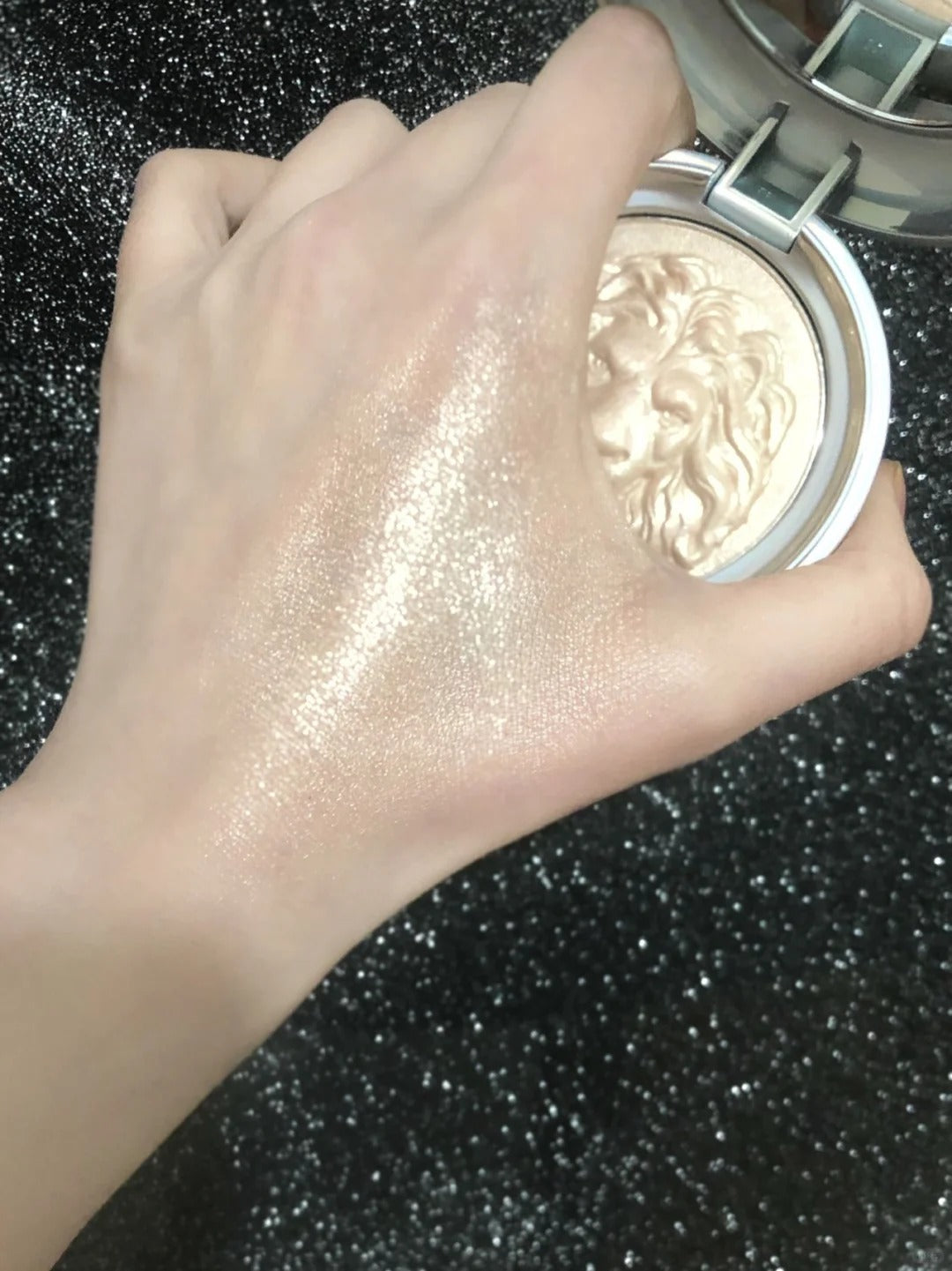 ORIGINAL ARTIST Lion Fine Shimmer Highlighter Palette T4172