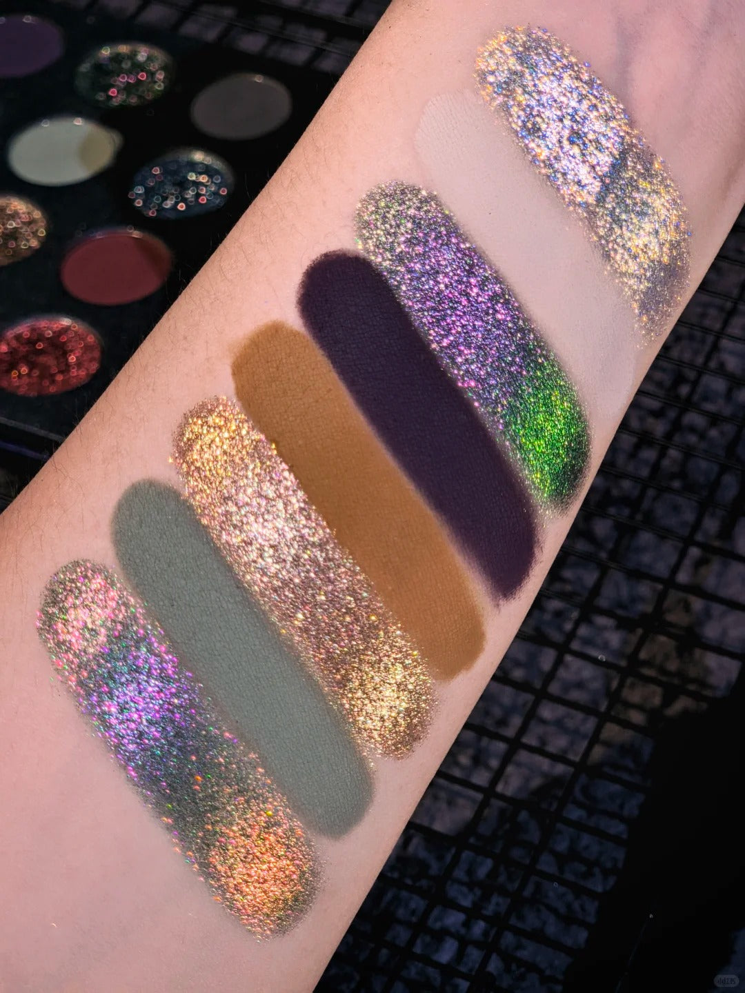 KRYPTEIN COSMETICS Supernova Chameleon Eyeshadow Palette T5668