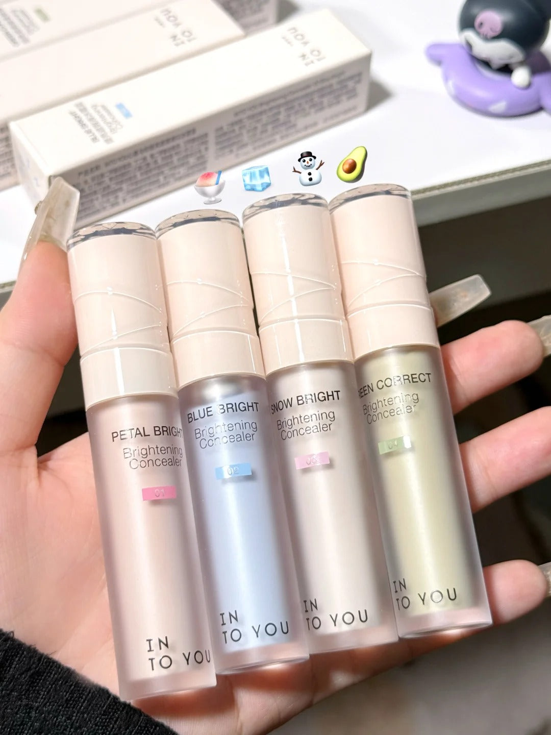 INTO YOU Luftig, fugtgivende og concealervæske T4356