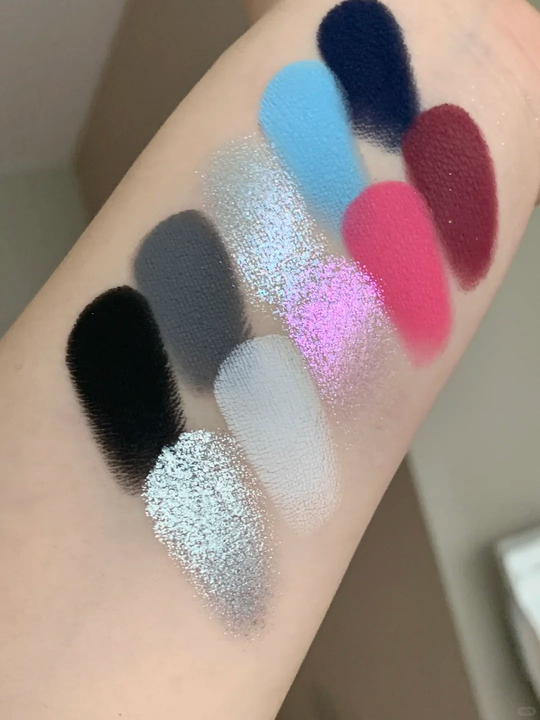 ROINGNEAO Infinite Loading Smoky Eyeshadow Palette T5096