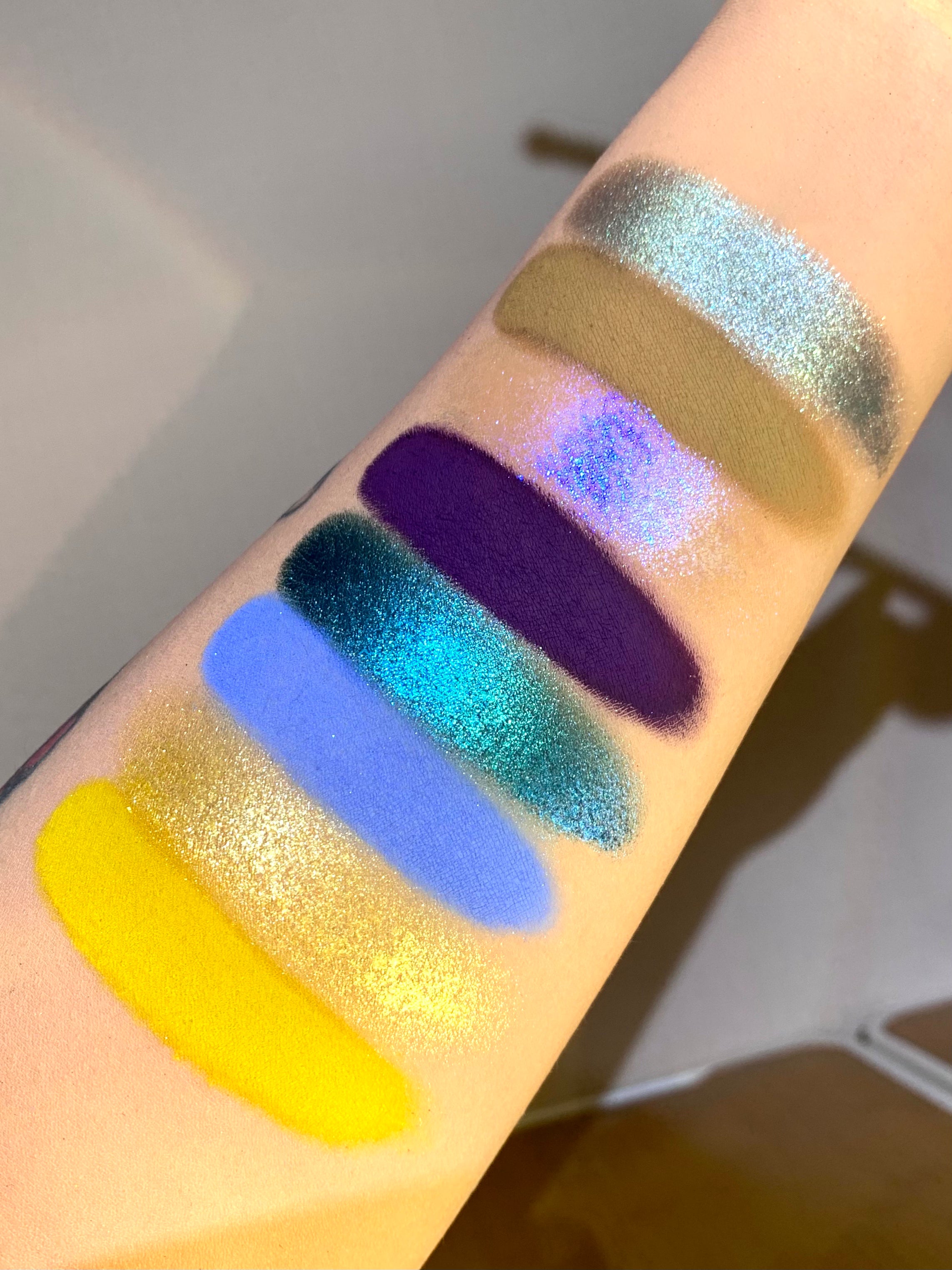 Narimi Midnight Narcissus 8-Color Chameleon Eyeshadow Palette (9.0