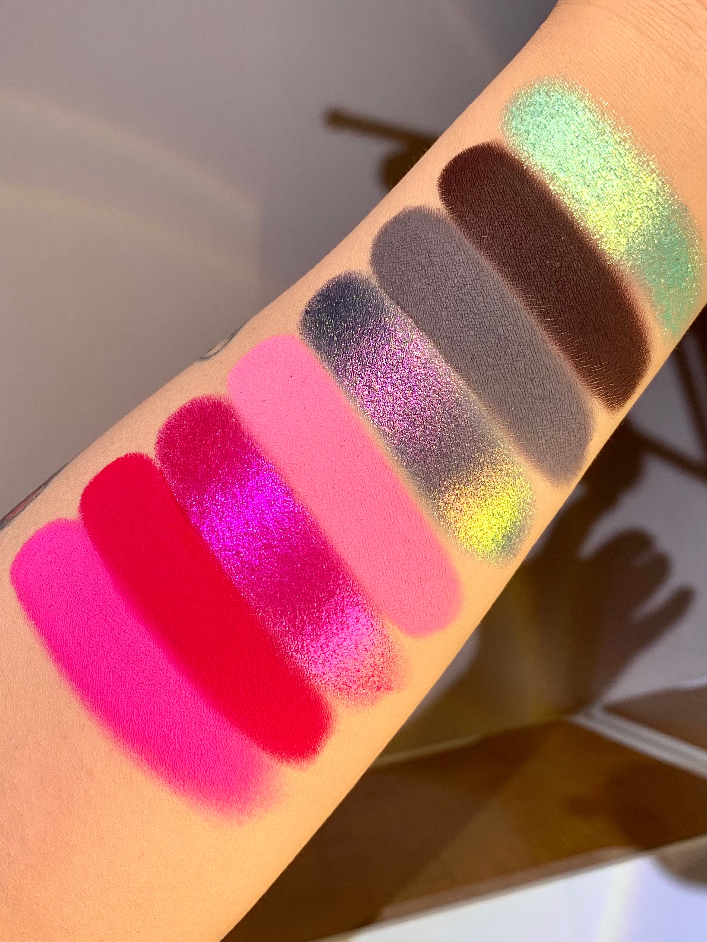 Narimi Love Picture Book 8-Color Chameleon Eyeshadow Palette (9.0) T5138