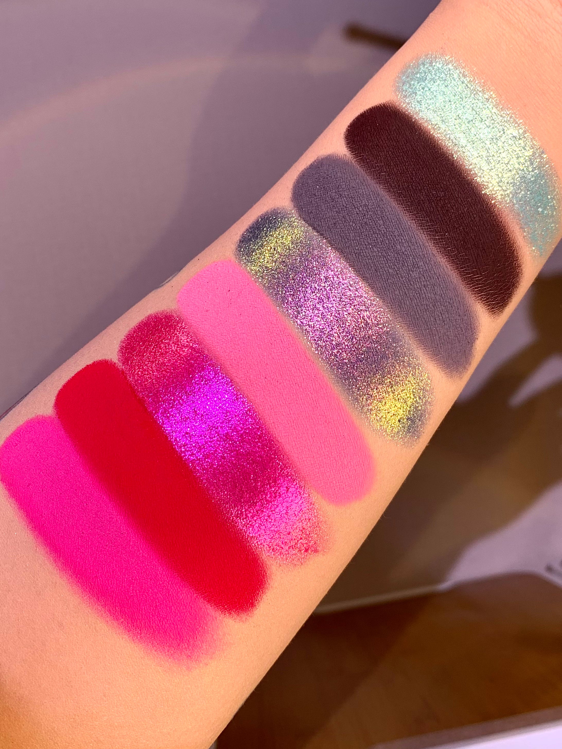 Narimi Love Picture Book 8-Color Chameleon Eyeshadow Palette (9.0