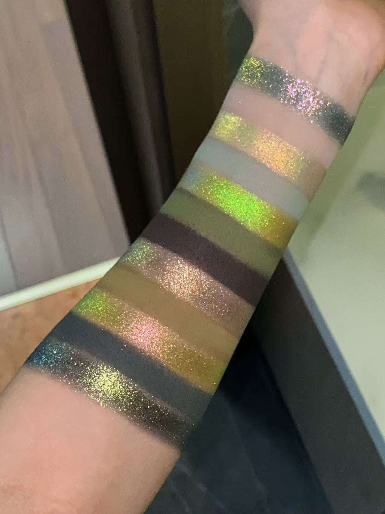 KRYPTEIN COSMETICS Emerald City Highlighter & Eyeshadow Palette Set T5155