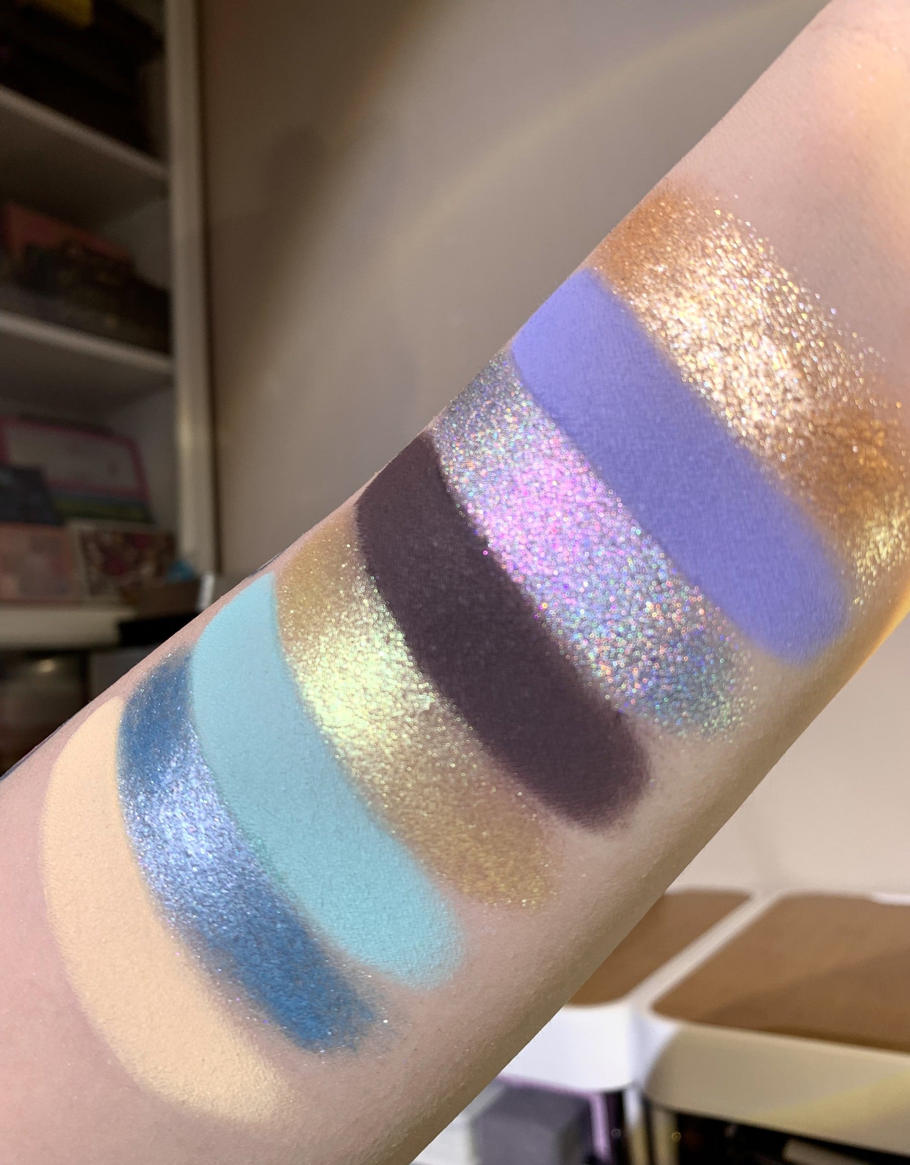 Narimi Pegasus Knight 8-Color Chameleon Eyeshadow Palette (8.0) T4619