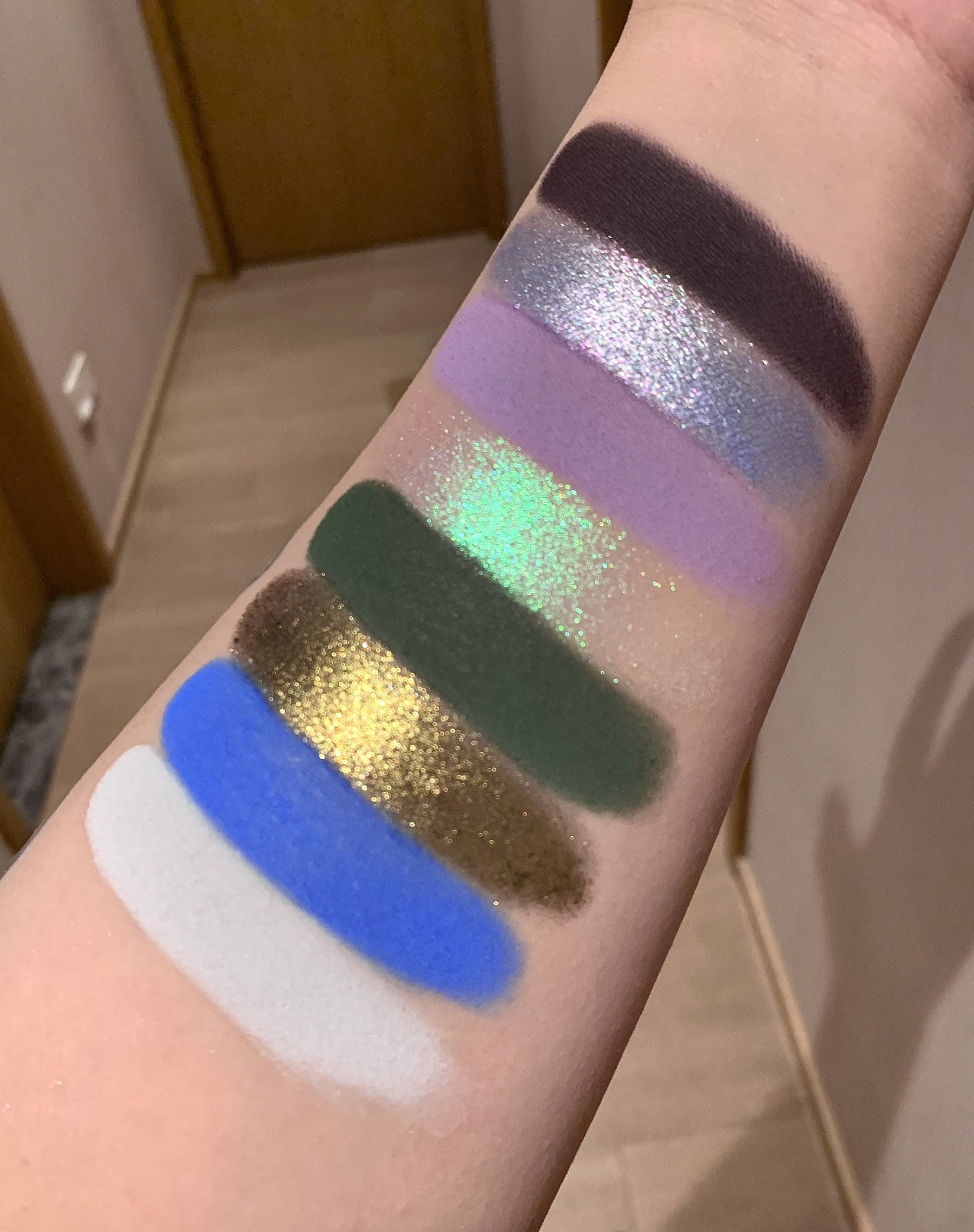 Narimi One-Eyed Count 8-Color Chameleon Eyeshadow Palette (8.0) T4618