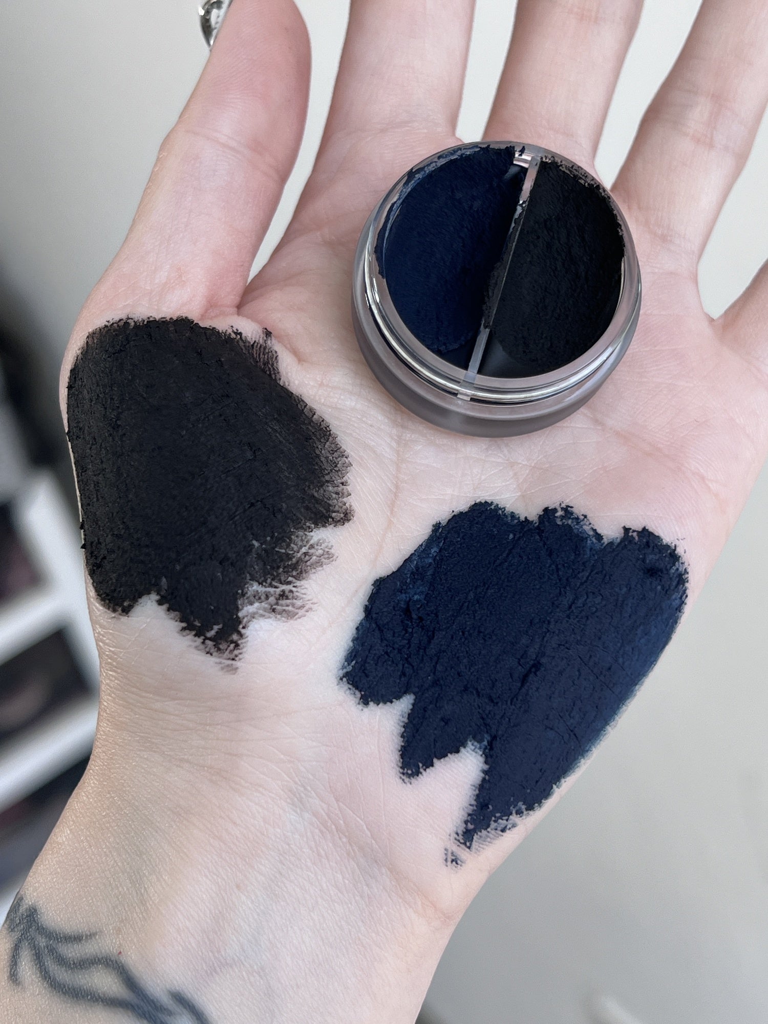 SHELLWE MAKEUP X freya86 PUNK BUNNY Collection Gothic Smoky Makeup Set T4939