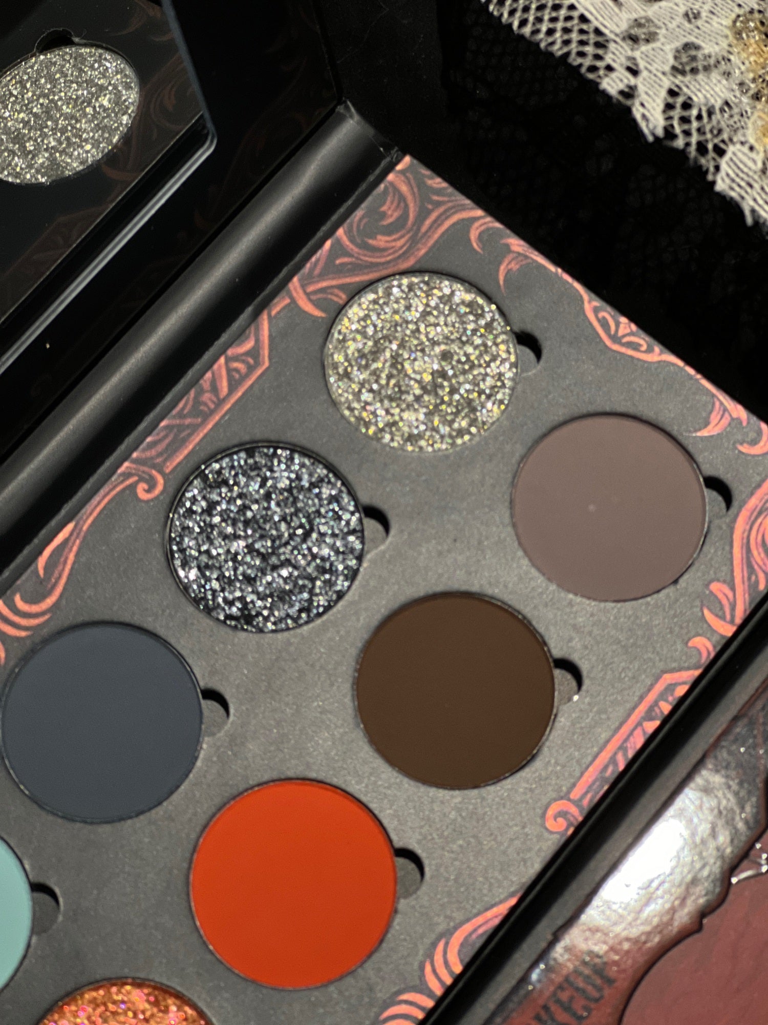 SHELLWE MAKEUP X Ghoul Nocturnal Flame Collection Eyeshadow Palette & Lip Gloss T5403