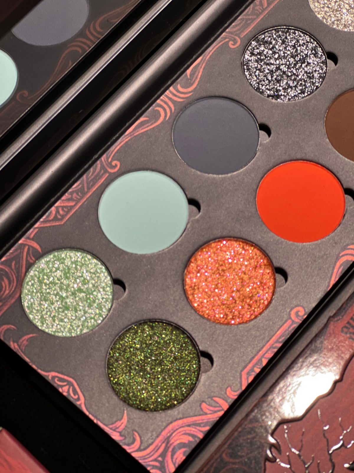SHELLWE MAKEUP X Ghoul Nocturnal Flame Collection Eyeshadow Palette & Lip Gloss T5403