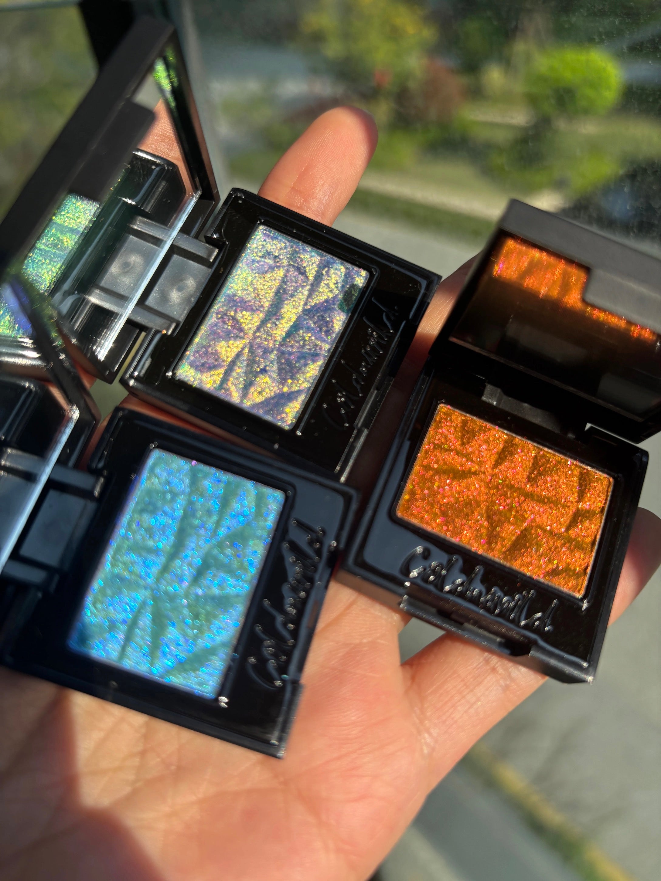 Cold N Wild Fluttering Heart Collection Super Chameleon Eyeshadow T5658