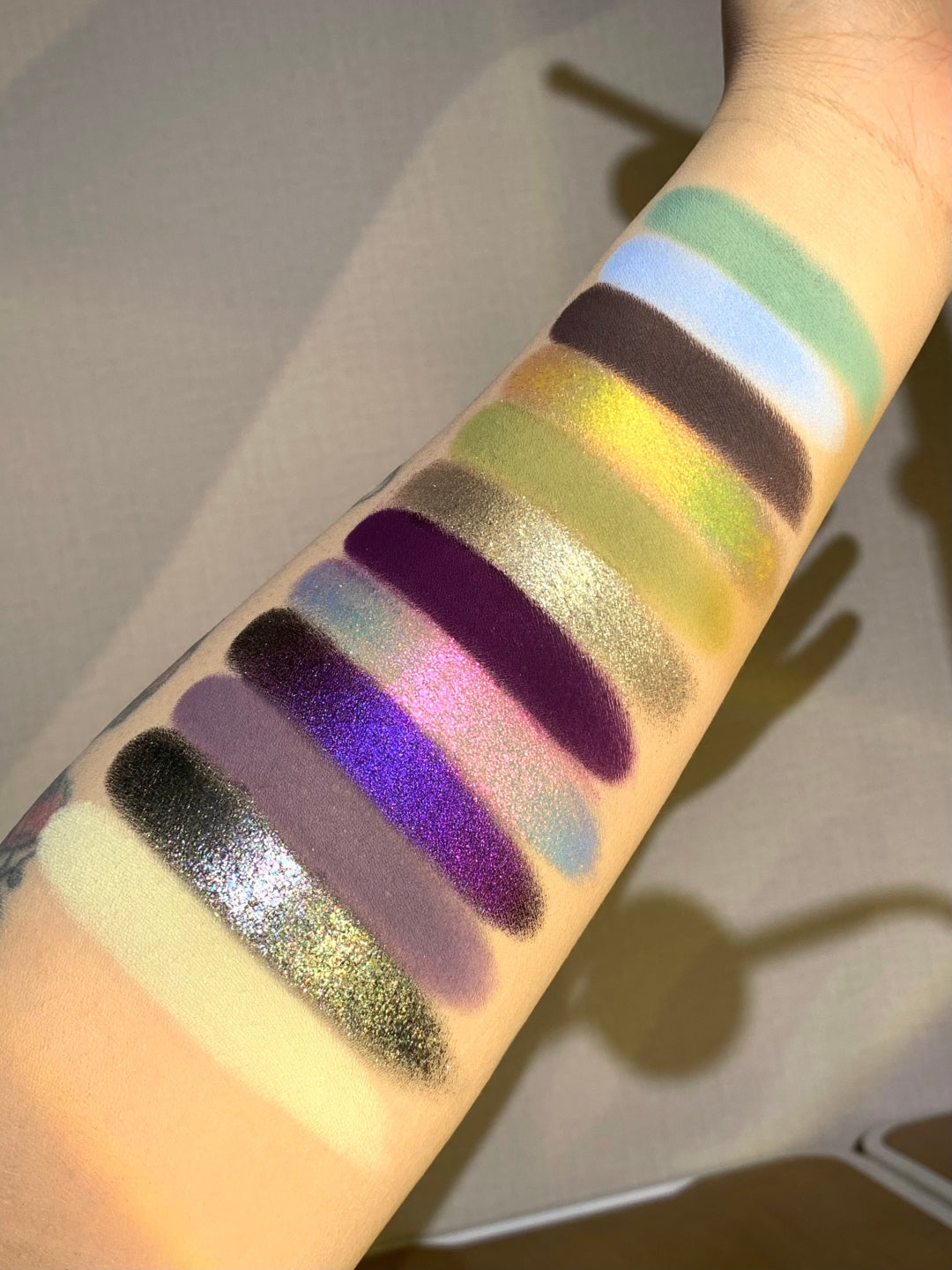 Narimi Pearl 12-Color Chameleon Eyeshadow Palette (10.0) T5799