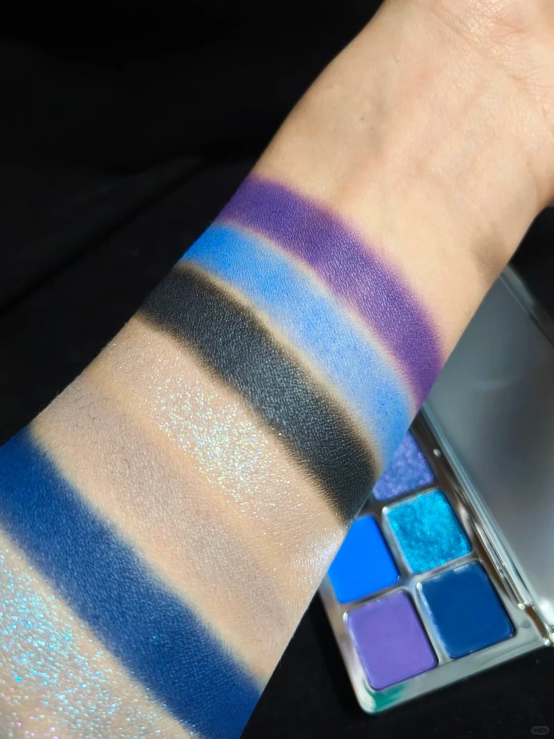 SheDella Colorful Dream 10-Color Eyeshadow Palette T4434