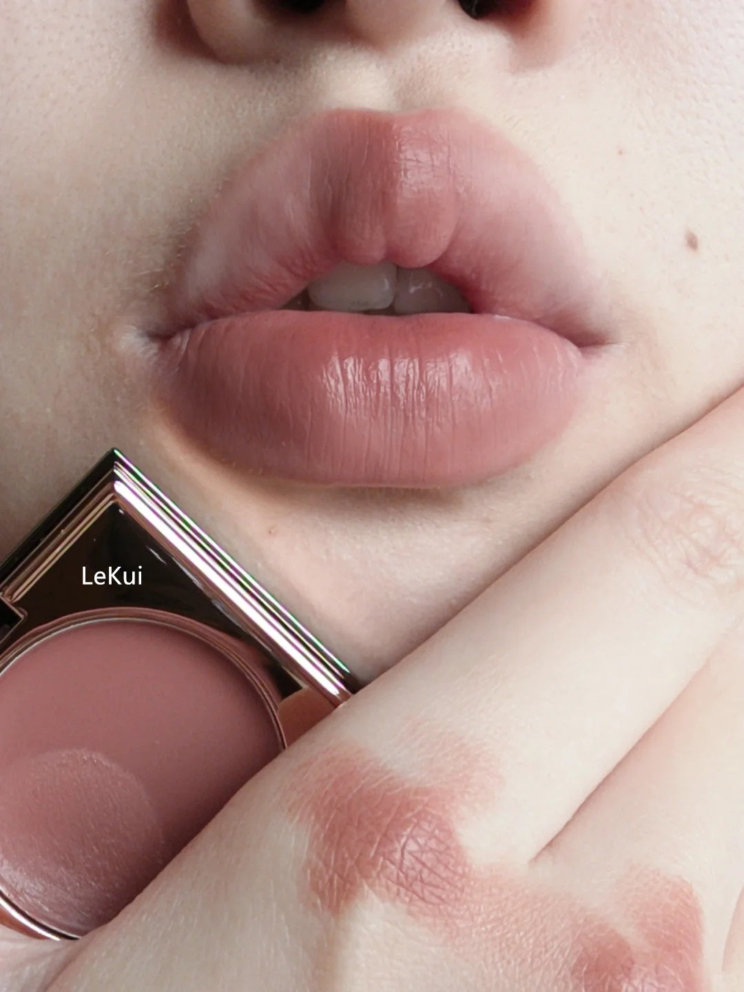 RED CHAMBER Multi-Use Makeup Cream For Blusher & Eyeshadow & Lipstick T4247