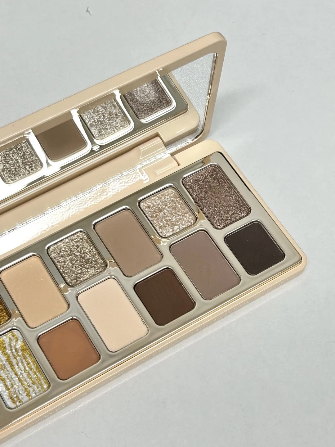 QianYan Runaway Princess 16-Color Eyeshadow Palette T4131