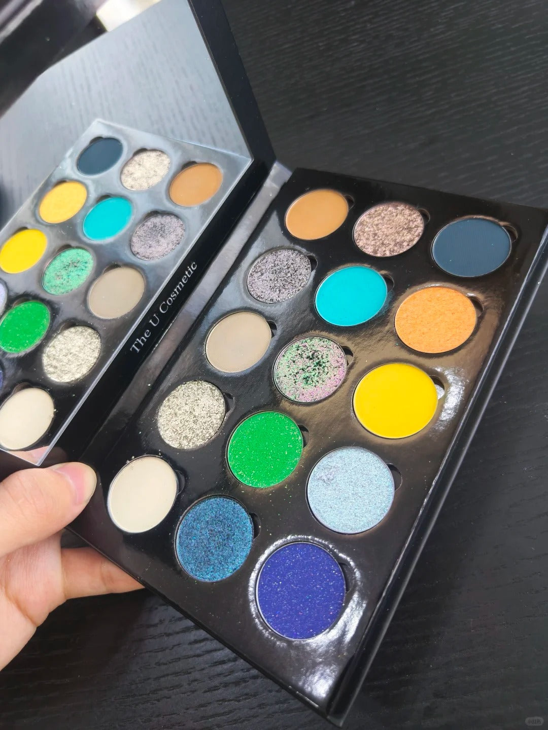 THE U COSMETICS Eye Of Universe 15 Color Chameleon Eyeshadow Palette T4081