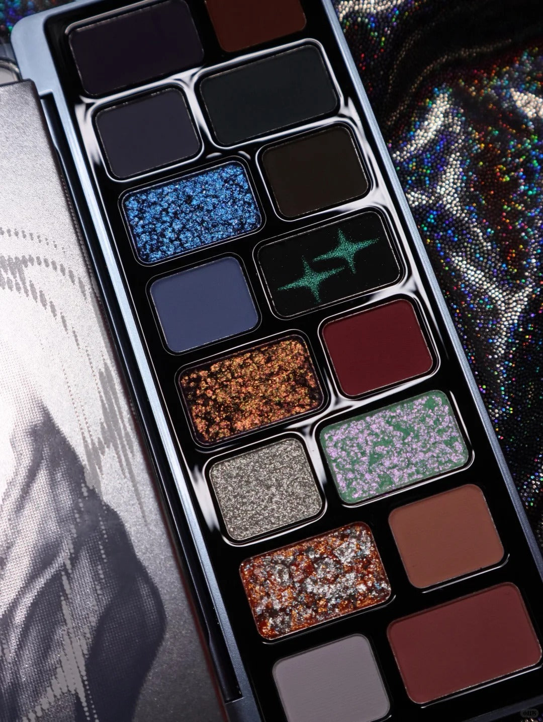 QianYan X Freya86 Breaking Cocoon #Star Core Eyeshadow Palette T5101