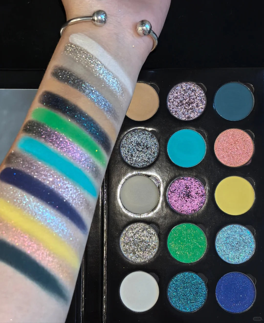 THE U COSMETICS Eye Of Universe 15 Color Chameleon Eyeshadow Palette T4081