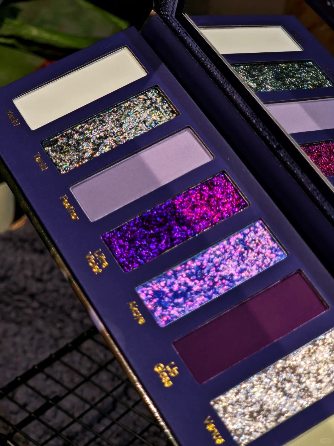 Narimi Pearl 12-Color Chameleon Eyeshadow Palette (10.0) T5799