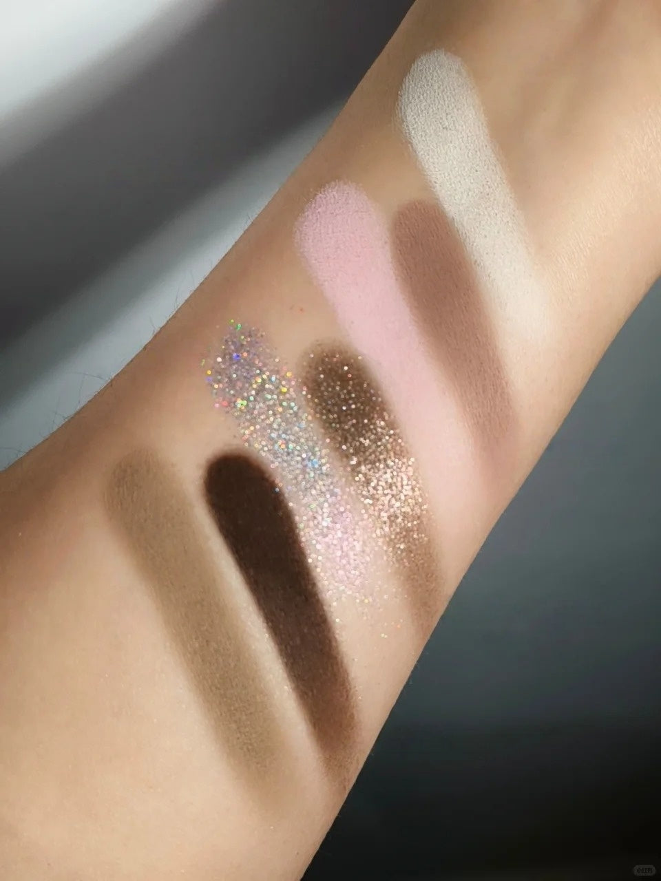 YIZHI Cloud Garden Collection Chameleon Eyeshadow Palette #Nine Spring T5492