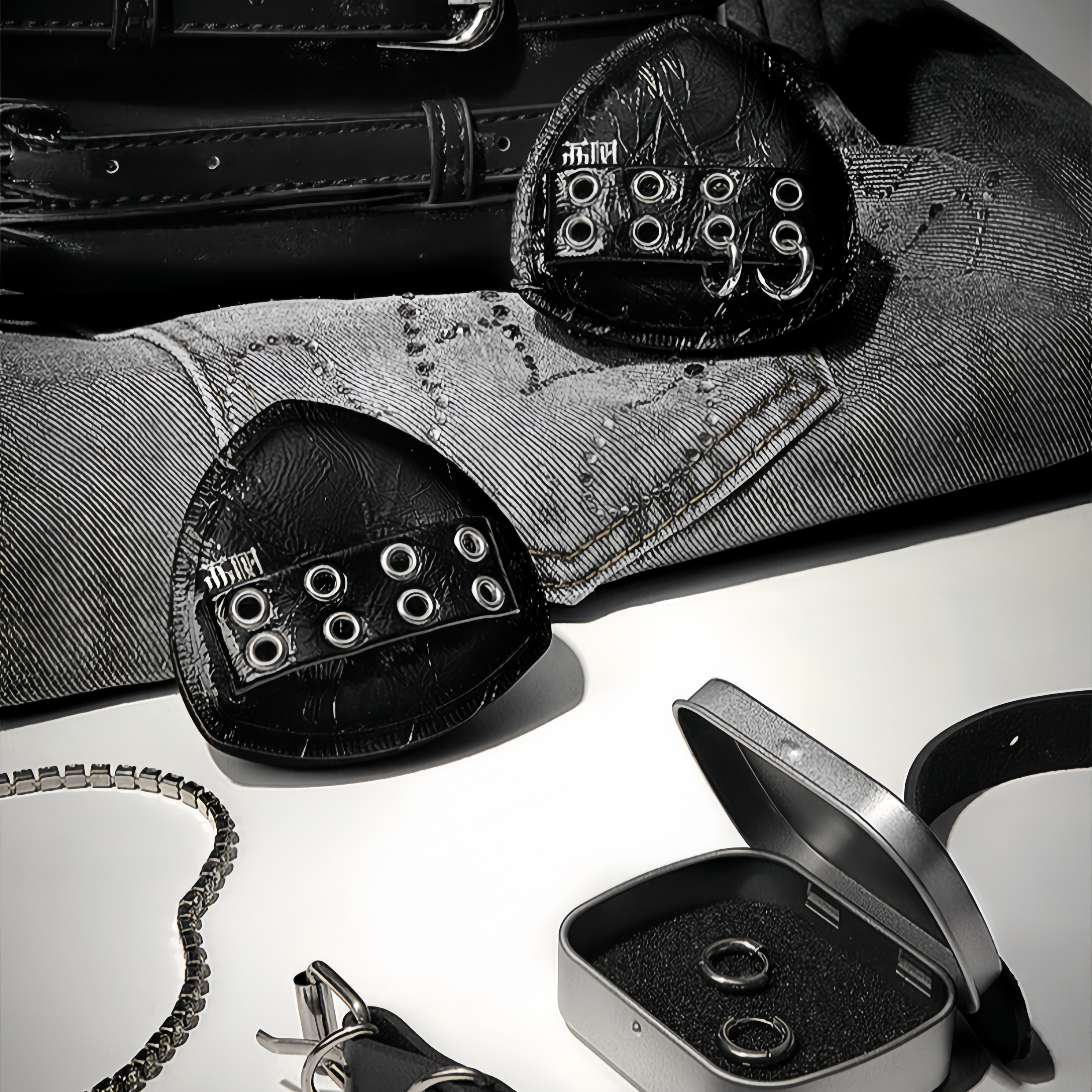 Lishu Punk Black Pineapple Soft Powder Makeup Puff 2 Pcs Set T5208