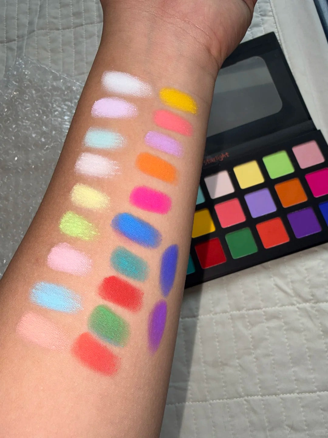 PINK STARLIGHT Color Outburst 21-color Eyeshadow Palette T5946