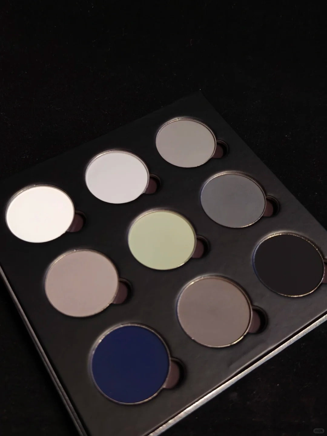 MuWen Untainted by World 9 Colors Matte Eyeshadow Palette T4577