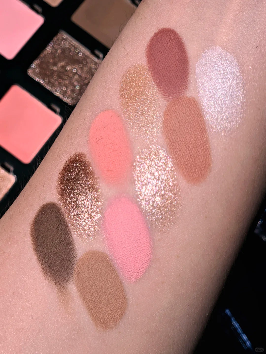 ROINGNEAO Exploding Melon Smoky Eyeshadow Palette T5528