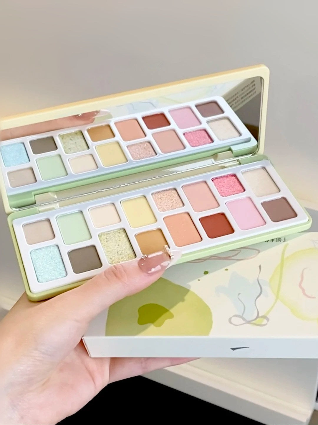 QianYan Lime Cheese 16-Color Eyeshadow Palette T4349