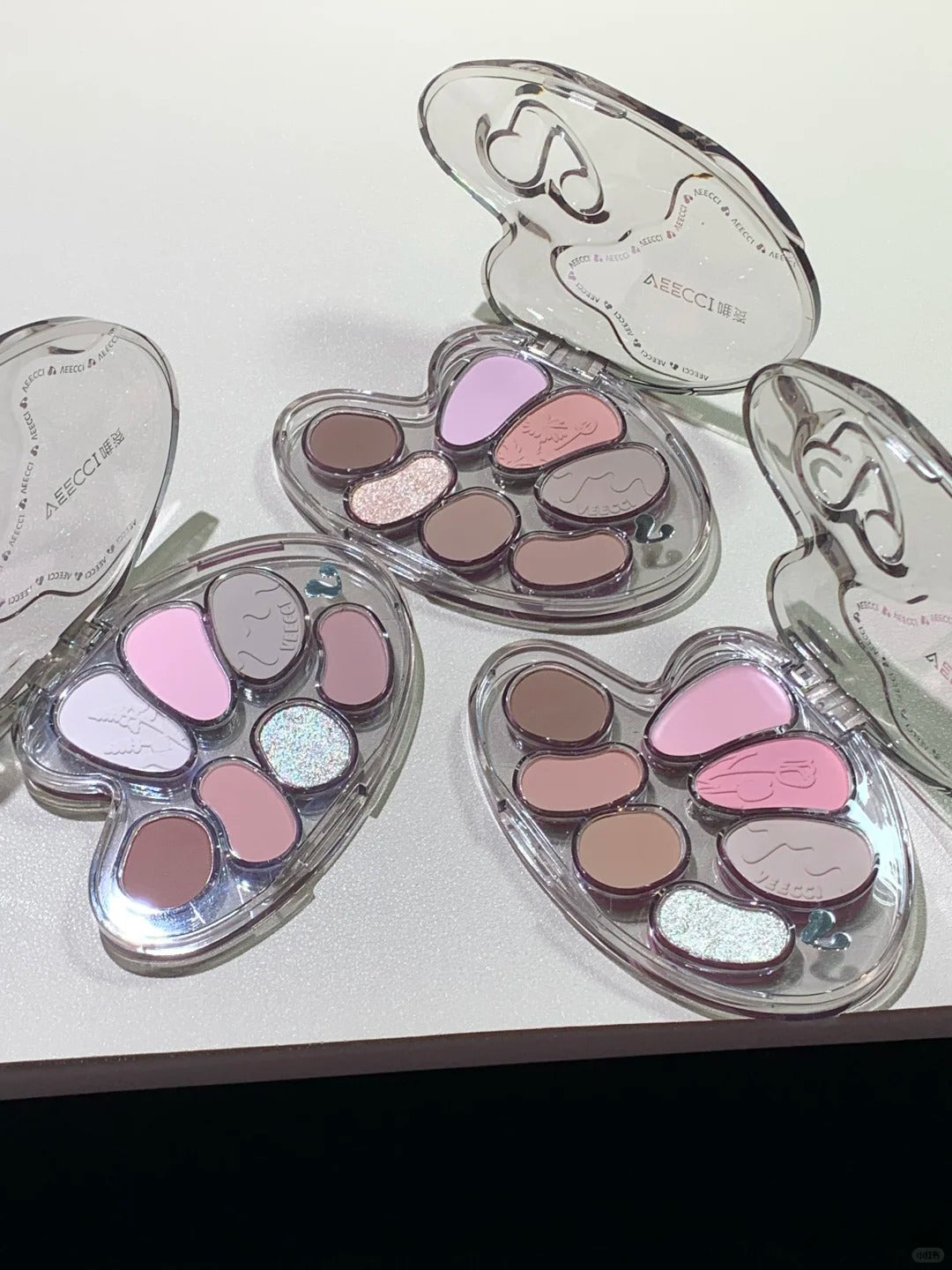 VEECCI Great Artist 7-color Long-wear Multi-use Eyeshadow Palette T4514