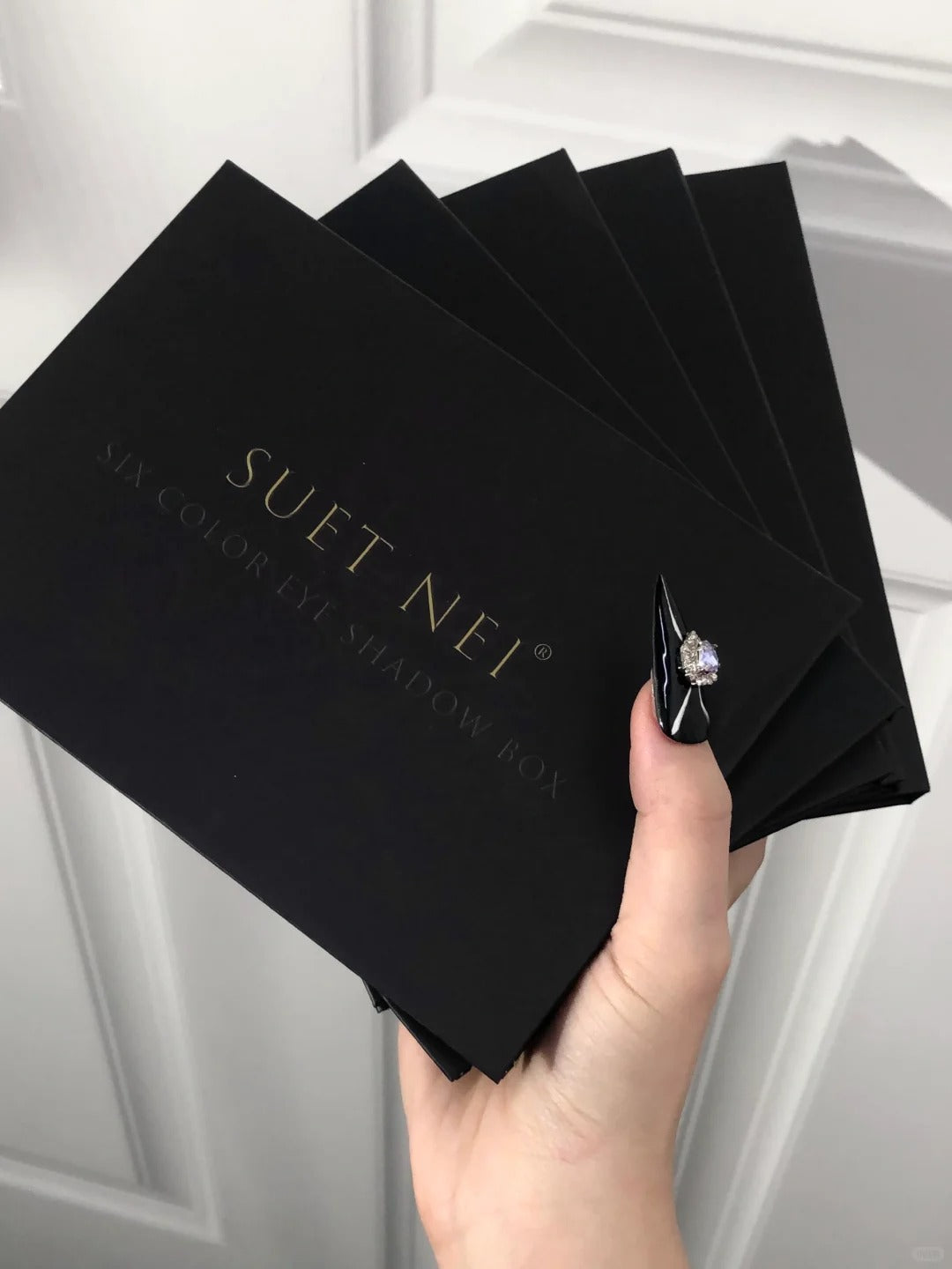 SUET NEI Gothic Style 6 Colors Eyeshadow Palette T4082