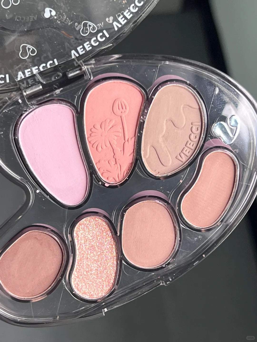 VEECCI Great Artist 7-color Long-wear Multi-use Eyeshadow Palette T4514