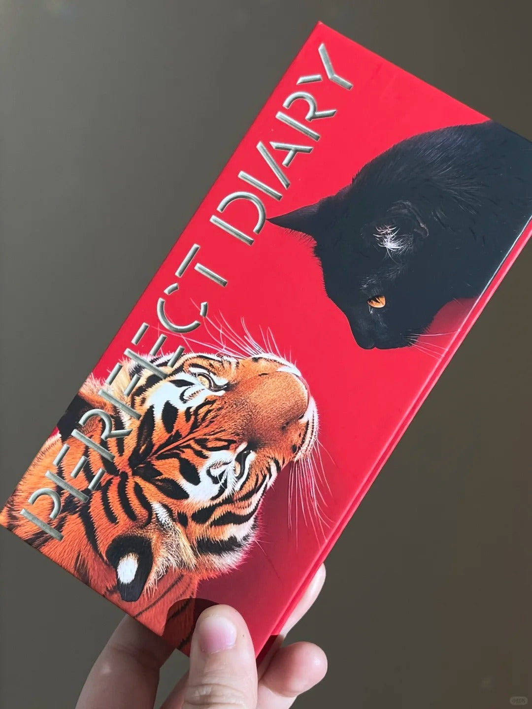 Perfect Diary X Discovery 12 Colors Tiger & Cat Eyeshadow Palette T4319