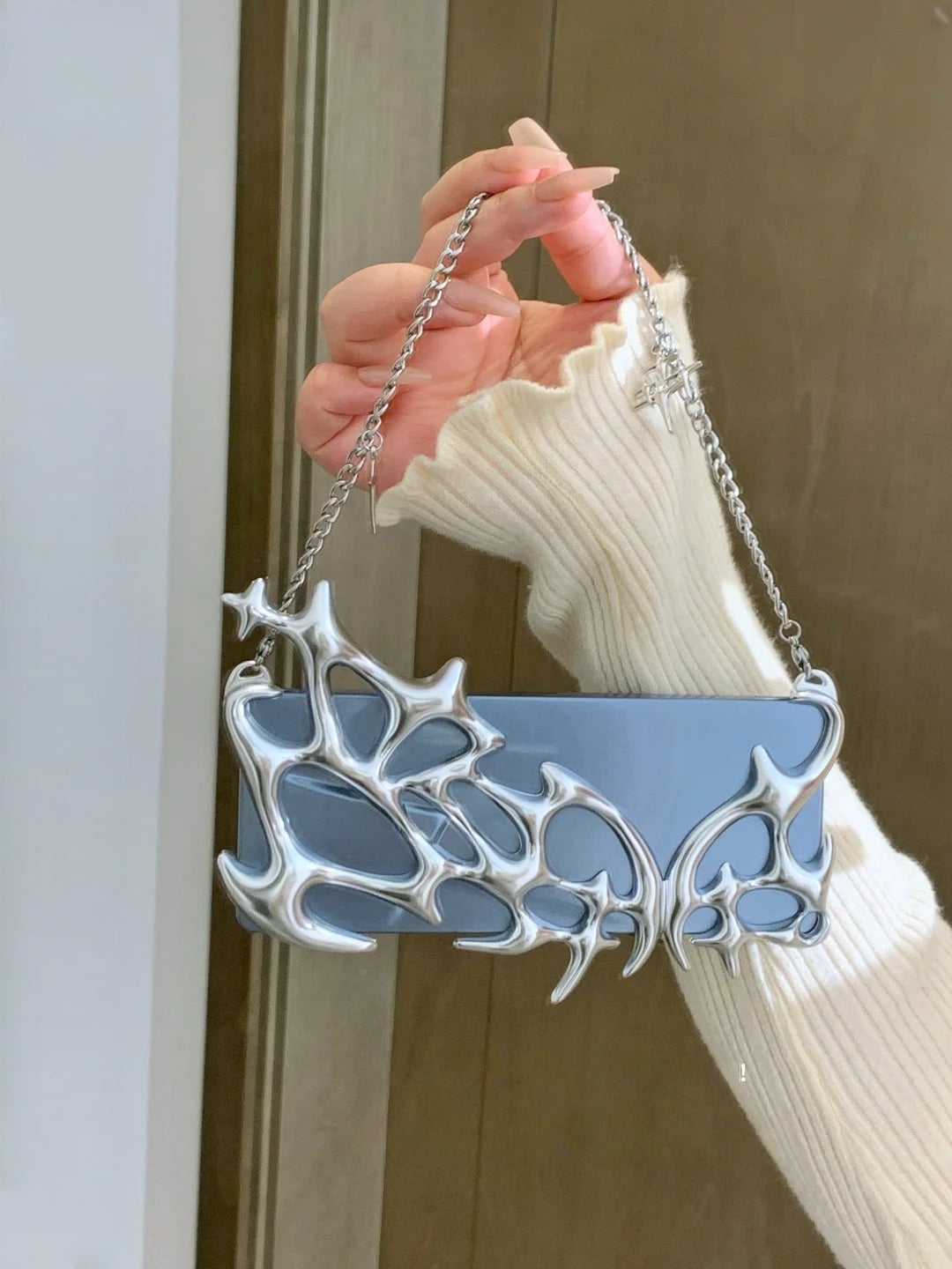 QianYan Breaking Cocoon Collection Hand Holding Mirror & Sphenoid Bone Pendant T5125