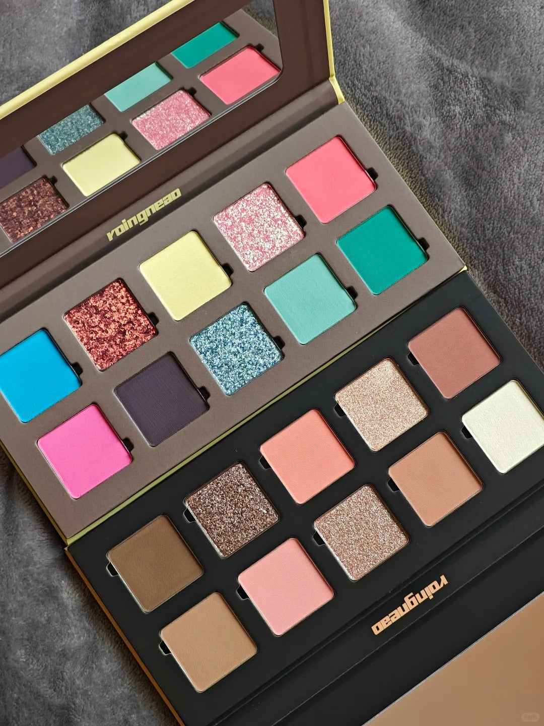 ROINGNEAO Wander Carousel Smoky Eyeshadow Palette T5527