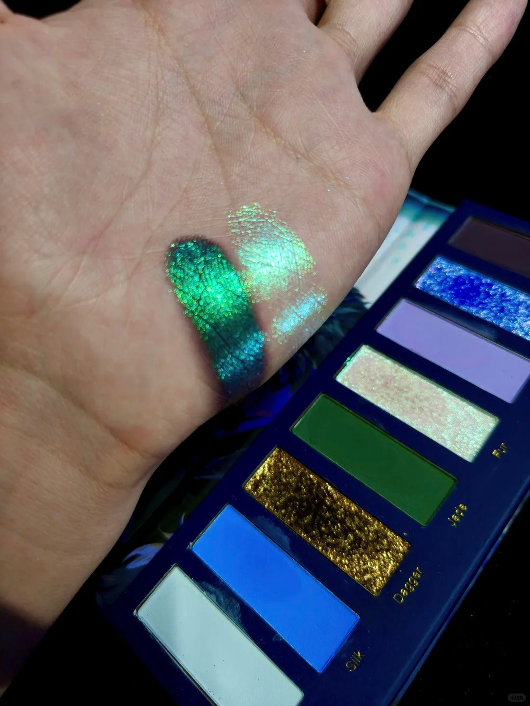 Narimi One-Eyed Count 8-Color Chameleon Eyeshadow Palette (8.0) T4618