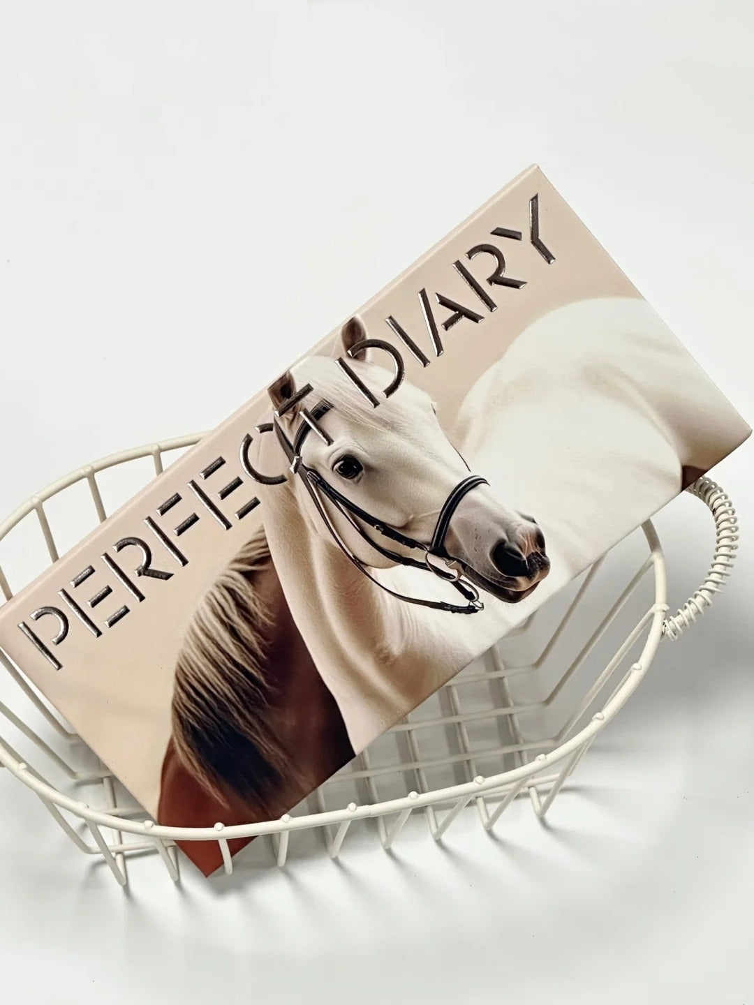Perfect Diary X Discovery Chestnut Horse Eyeshadow Palette T5176