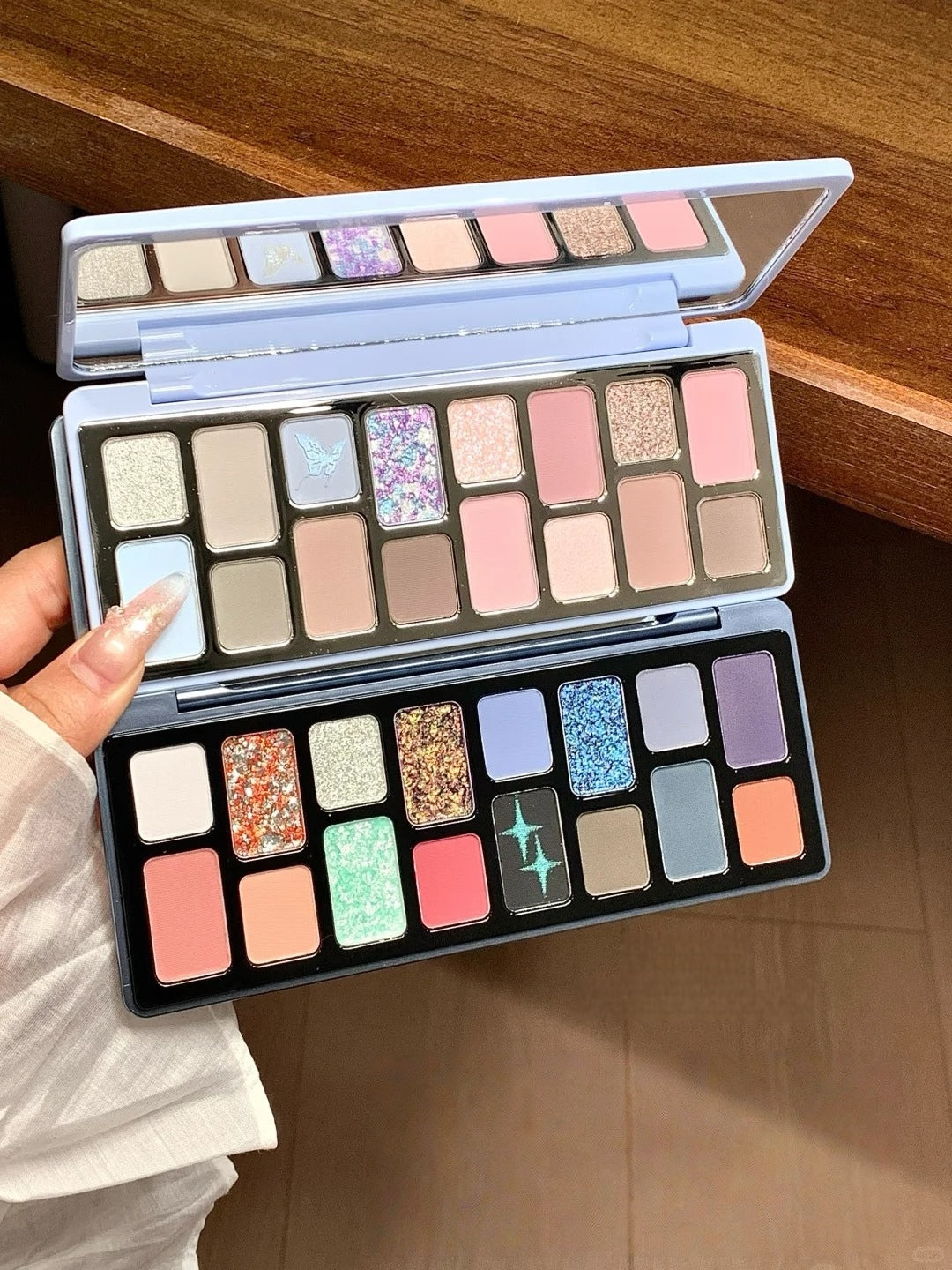 QianYan X Freya86 Breaking Cocoon #Star Core Eyeshadow Palette T5101