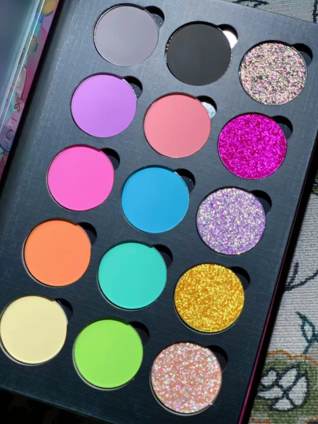 CHOIZ BEAUTY 15-color Porcelain Glazes Eyeshadow Palette T5728