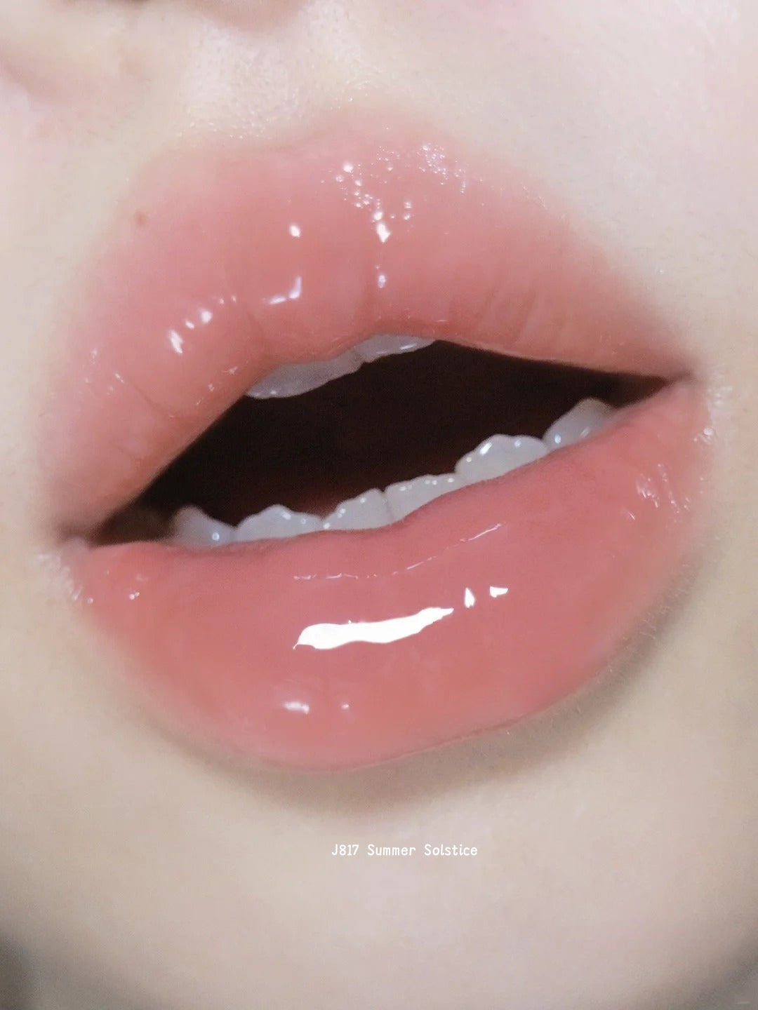 Girlcult Nanyang Holiday Collection Cat Eye Mirror Lip Gloss T5075